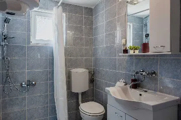 2-Bedroom Apartment in Vir with Balcony for 4