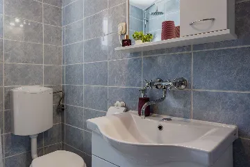 2-Bedroom Apartment in Vir with Balcony for 4