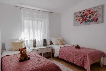 2-Bedroom Apartment in Vir with Balcony for 4