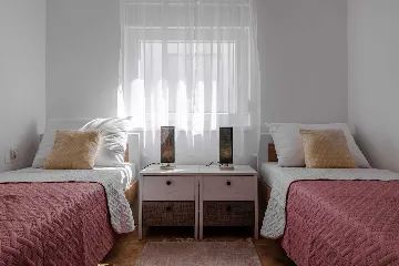 2-Bedroom Apartment in Vir with Balcony for 4