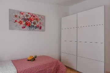 2-Bedroom Apartment in Vir with Balcony for 4