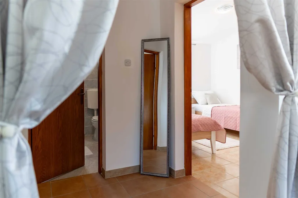 2-Bedroom Apartment in Vir with Balcony for 4