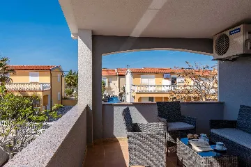 2-Bedroom Apartment in Vir with Balcony for 4