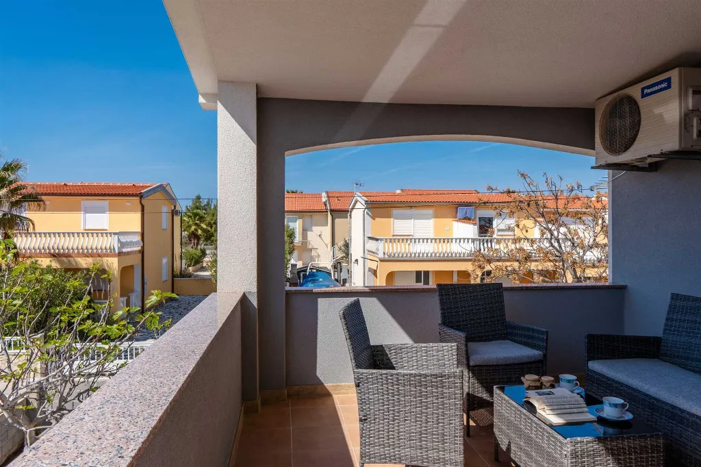 2-Bedroom Apartment in Vir with Balcony for 4