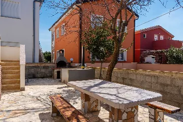 2-Bedroom Apartment in Vir with Balcony for 4