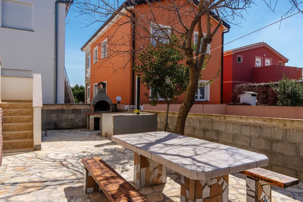 2-Bedroom Apartment in Vir with Balcony for 4
