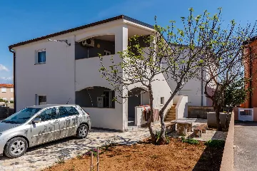 2-Bedroom Apartment in Vir with Balcony for 4