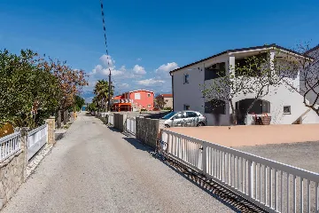 2-Bedroom Apartment in Vir with Balcony for 4