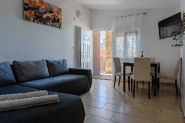 Vir Apartment for 2-4 Guests with Balcony