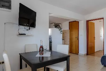 Vir Apartment for 2-4 Guests with Balcony