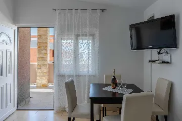 Vir Apartment for 2-4 Guests with Balcony