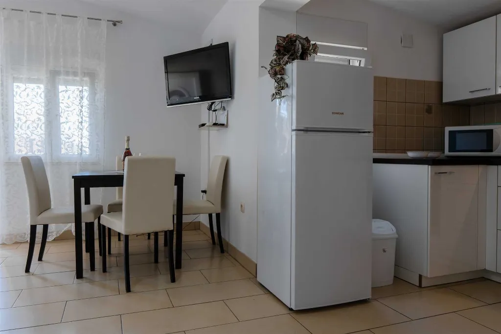 Vir Apartment for 2-4 Guests with Balcony