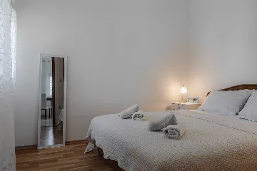 Vir Apartment for 2-4 Guests with Balcony