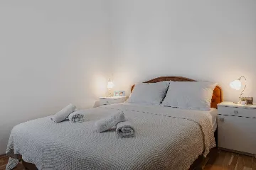 Vir Apartment for 2-4 Guests with Balcony