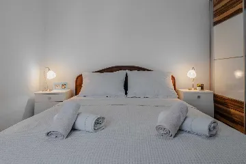 Vir Apartment for 2-4 Guests with Balcony