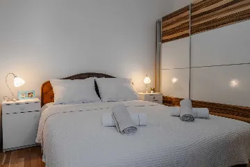 Vir Apartment for 2-4 Guests with Balcony