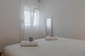 Vir Apartment for 2-4 Guests with Balcony