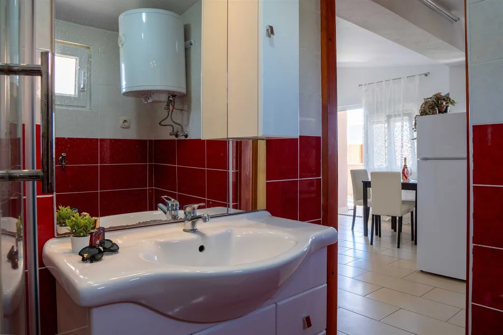 Vir Apartment for 2-4 Guests with Balcony