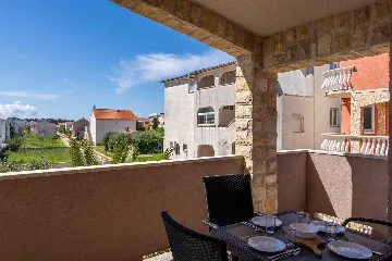 Vir Apartment for 2-4 Guests with Balcony
