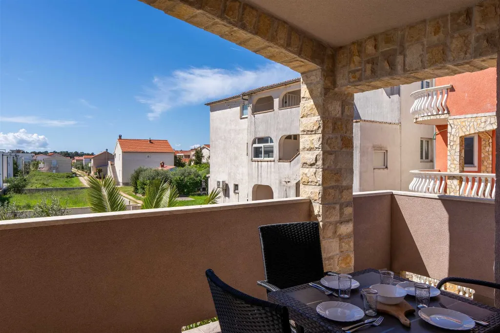 Vir Apartment for 2-4 Guests with Balcony