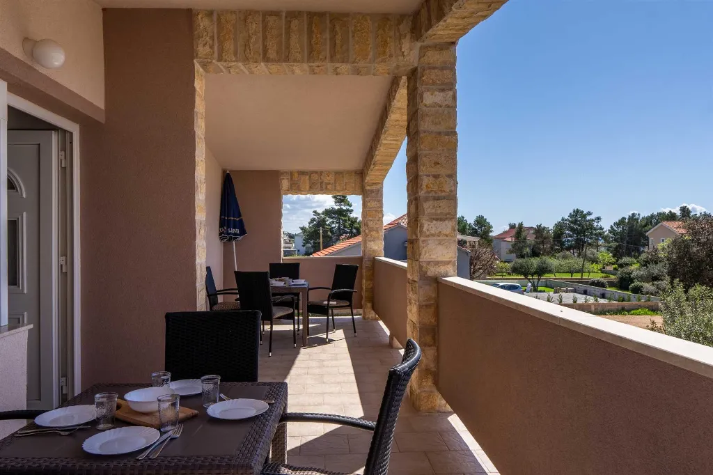 Vir Apartment for 2-4 Guests with Balcony