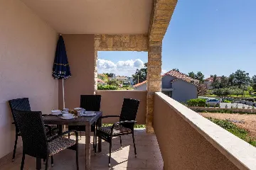 Vir 1-Bedroom Apartment for Up to 4 Guests