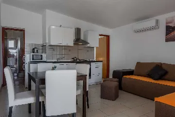Vir 1-Bedroom Apartment for Up to 4 Guests