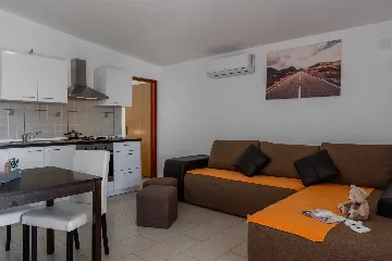Vir 1-Bedroom Apartment for Up to 4 Guests