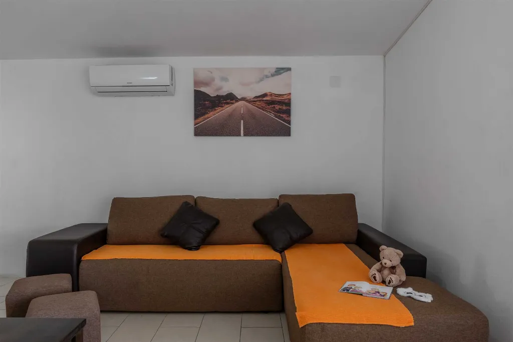Vir 1-Bedroom Apartment for Up to 4 Guests