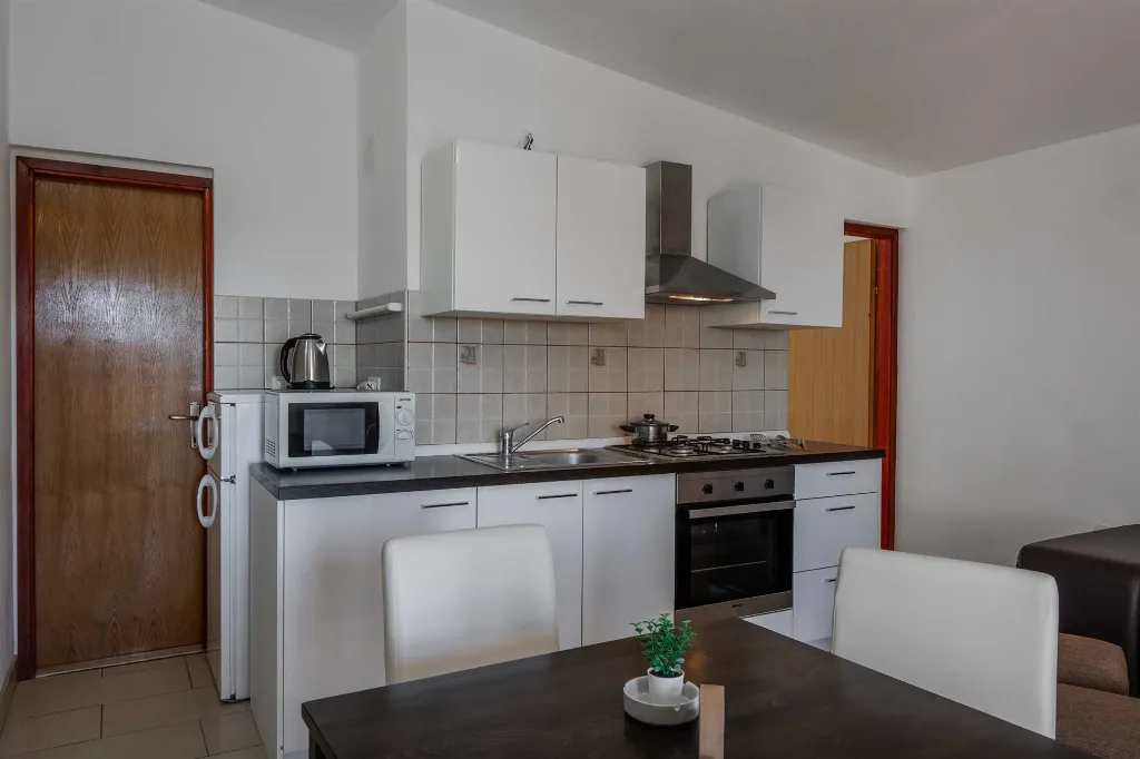 Vir 1-Bedroom Apartment for Up to 4 Guests
