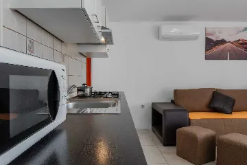 Vir 1-Bedroom Apartment for Up to 4 Guests