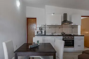 Vir 1-Bedroom Apartment for Up to 4 Guests