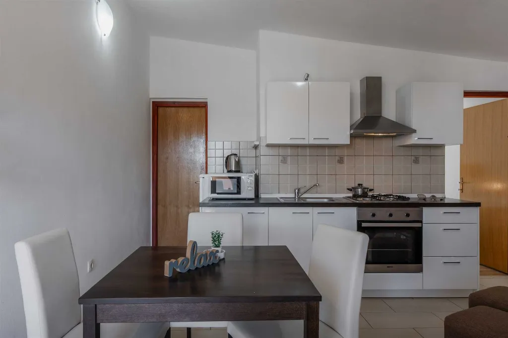 Vir 1-Bedroom Apartment for Up to 4 Guests