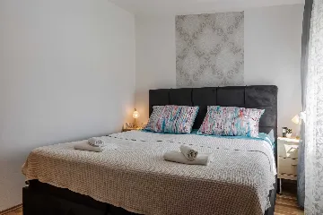 Vir 1-Bedroom Apartment for Up to 4 Guests