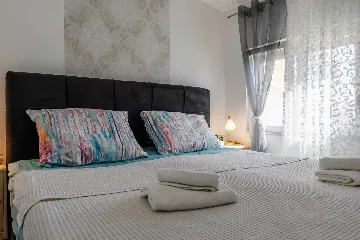 Vir 1-Bedroom Apartment for Up to 4 Guests