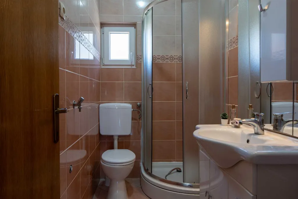 Vir 1-Bedroom Apartment for Up to 4 Guests