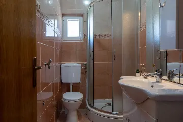 Vir 1-Bedroom Apartment for Up to 4 Guests