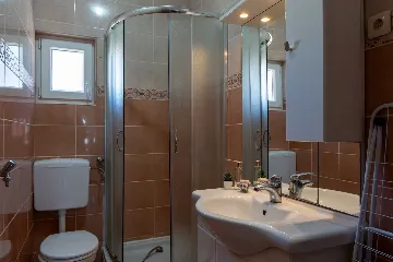 Vir 1-Bedroom Apartment for Up to 4 Guests