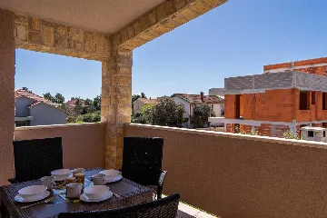 Vir 1-Bedroom Apartment for Up to 4 Guests