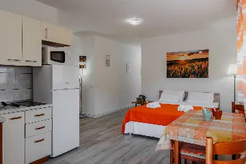 Apartment in Vir for 4 with Balcony