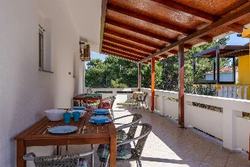Apartment in Vir for 4 Guests with Balcony