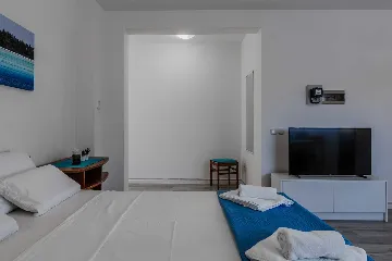 Apartment in Vir for 4 Guests with Balcony