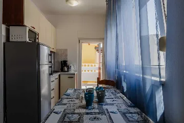Apartment in Vir for 4 Guests with Balcony