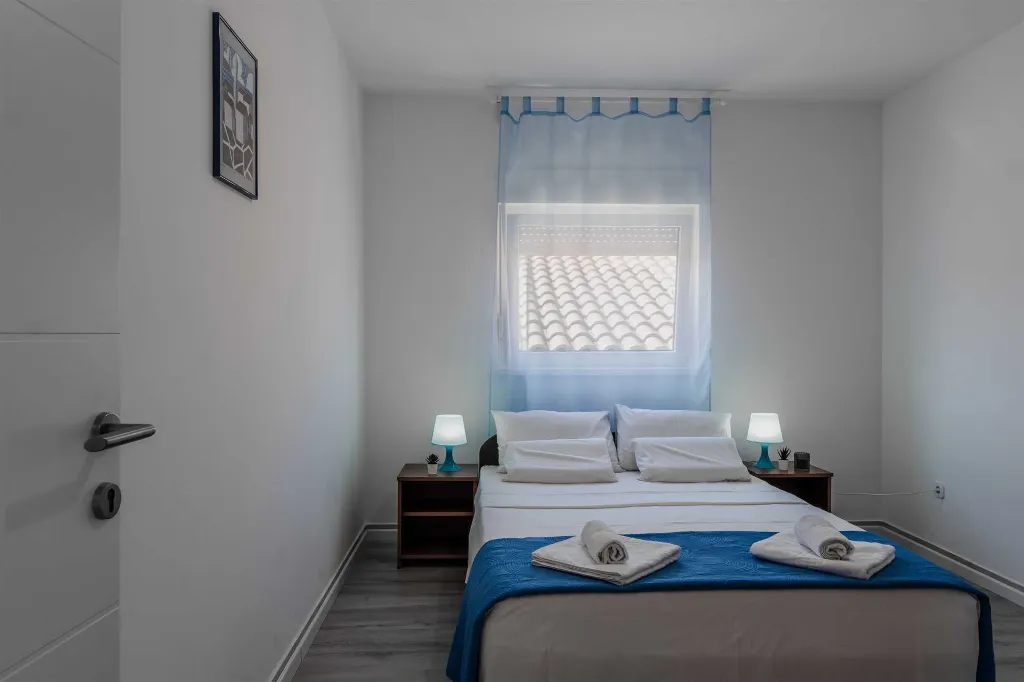 Apartment in Vir for 4 Guests with Balcony