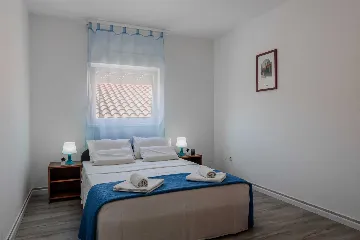 Apartment in Vir for 4 Guests with Balcony