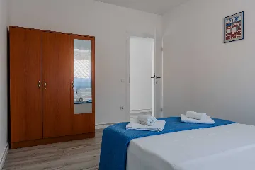 Apartment in Vir for 4 Guests with Balcony