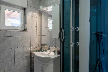 Apartment in Vir for 4 Guests with Balcony