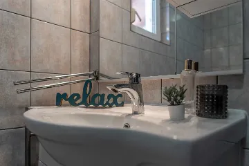 Apartment in Vir for 4 Guests with Balcony