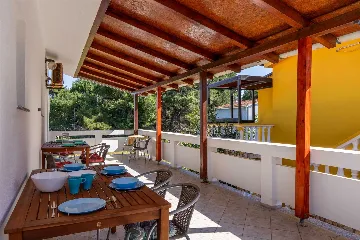 Apartment in Vir for 4 Guests with Balcony