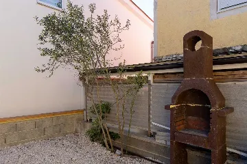 Apartment in Vir for 4 Guests with Balcony